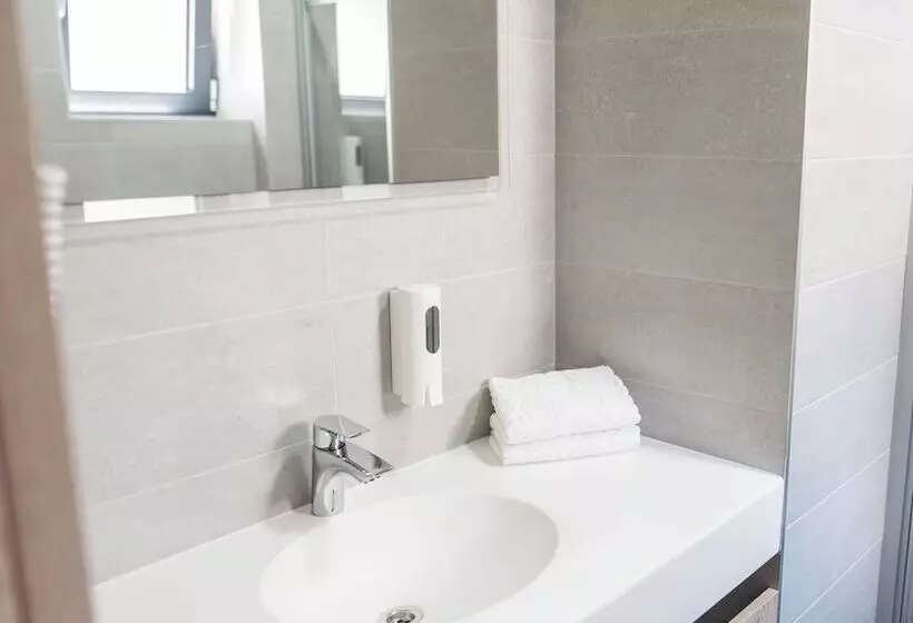 تختخواب و صبحانه Forest Village Resort