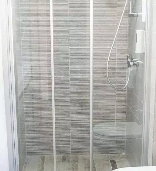 تختخواب و صبحانه Forest Village Resort