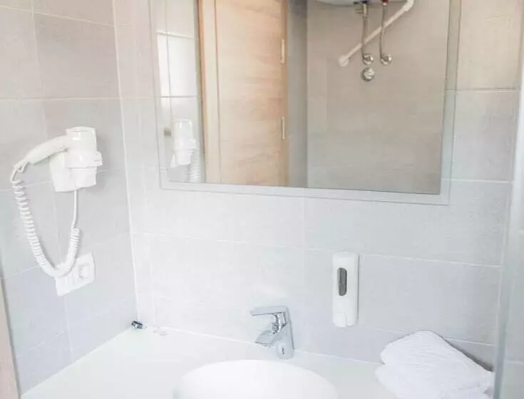 تختخواب و صبحانه Forest Village Resort