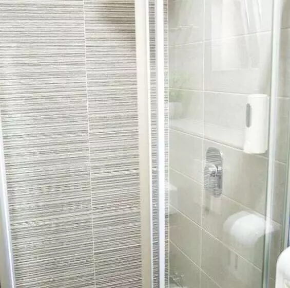 تختخواب و صبحانه Forest Village Resort