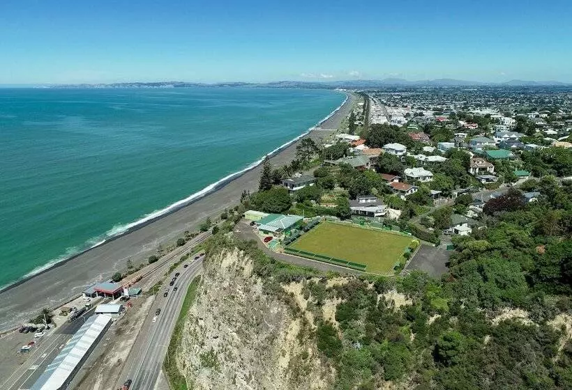 Bluff Hill Lighthouse B&b