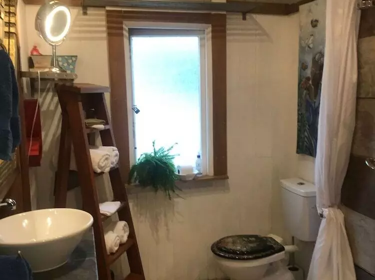 Bluff Hill Lighthouse B&b