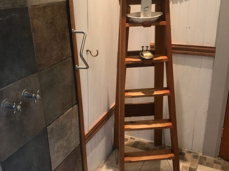 Bluff Hill Lighthouse B&b