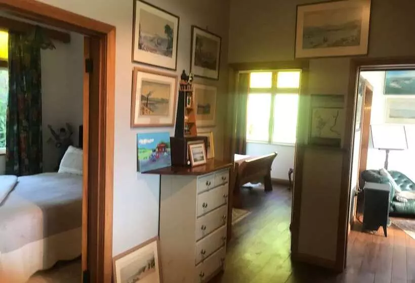 Bluff Hill Lighthouse B&b