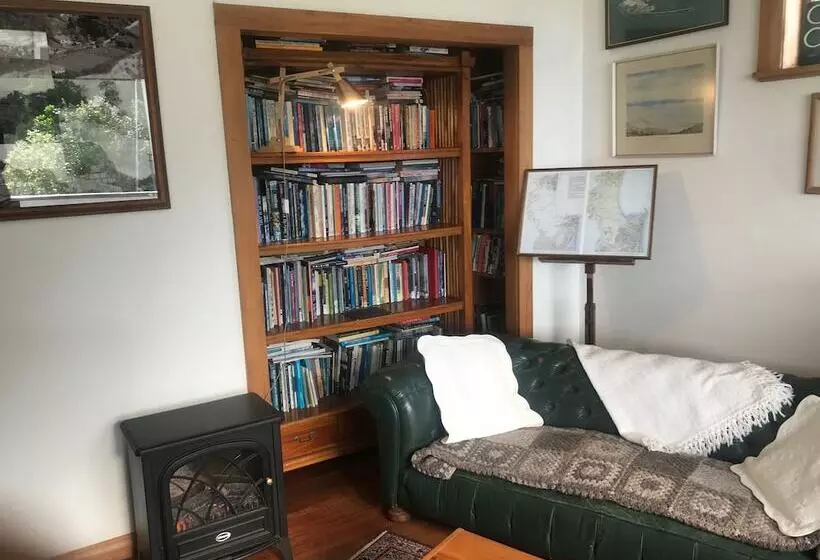 Bluff Hill Lighthouse B&b