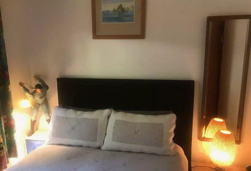 Bluff Hill Lighthouse B&b