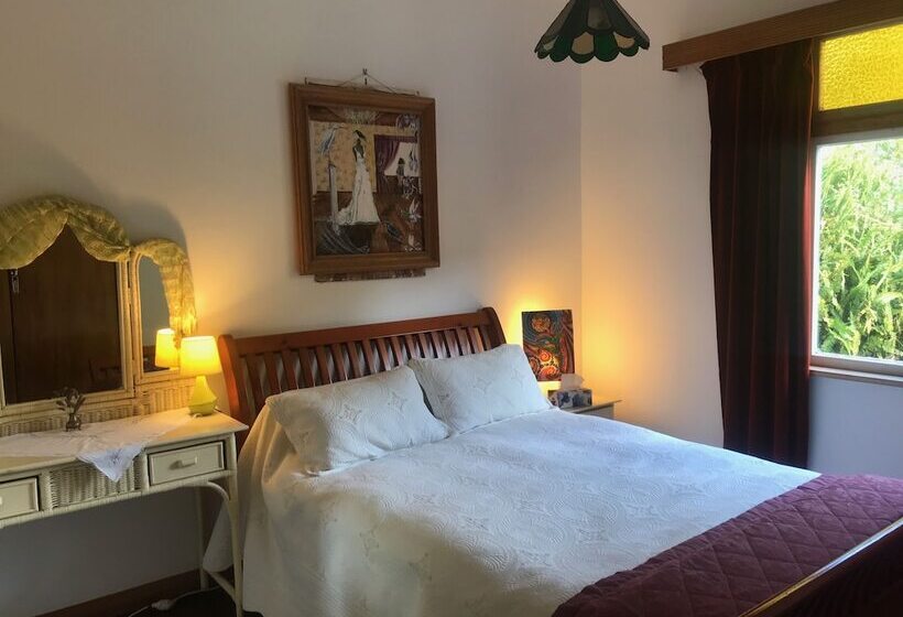 Bluff Hill Lighthouse B&b