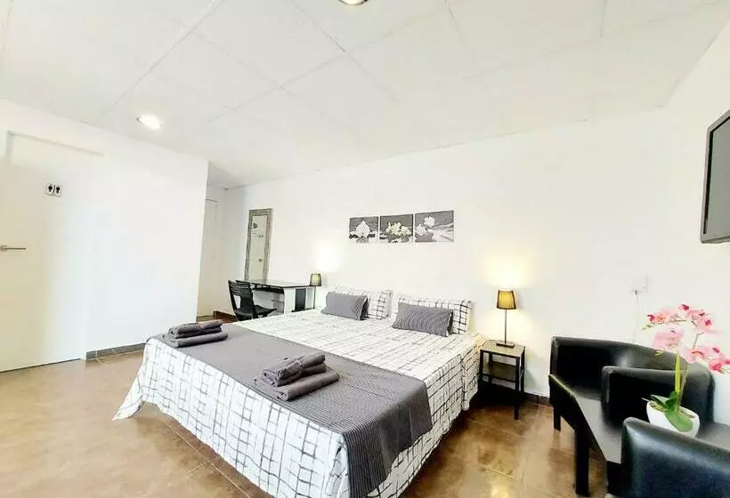 Gloria Host House