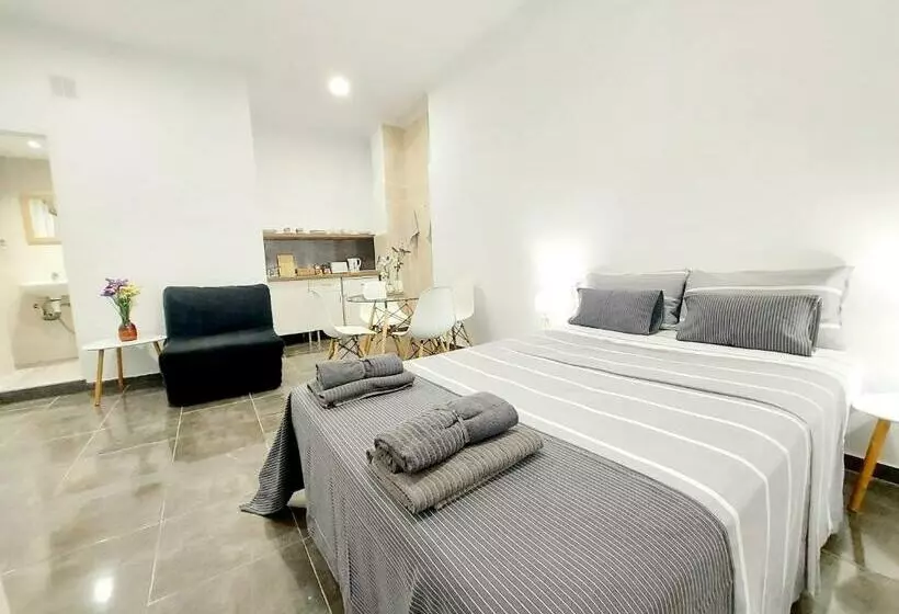 Gloria Host House