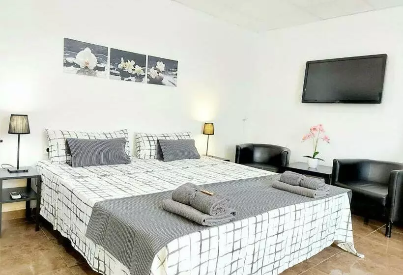 Gloria Host House