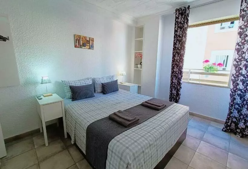Gloria Host House