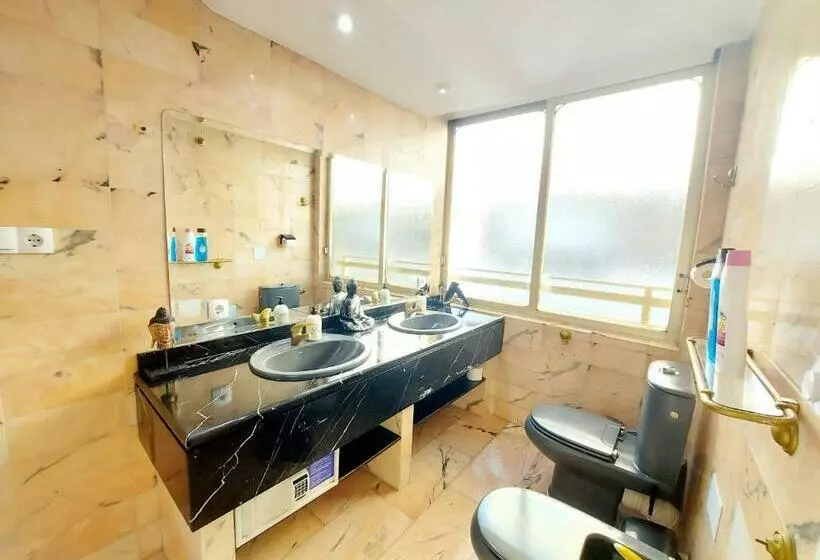 Gloria Host House