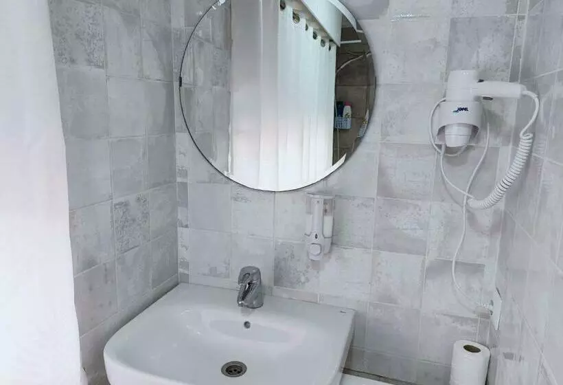 Gloria Host House