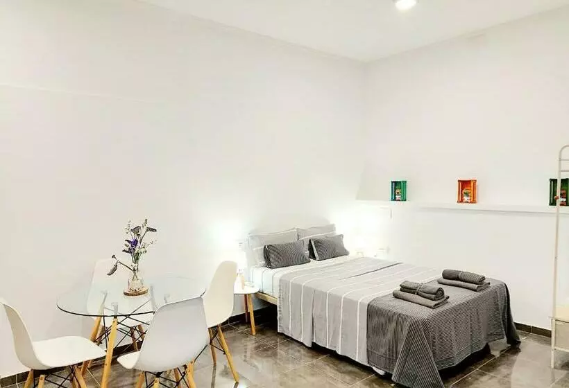 Gloria Host House