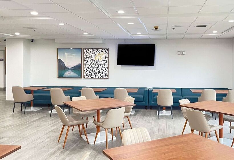 בית מלון כפרי Comfort Inn & Suites