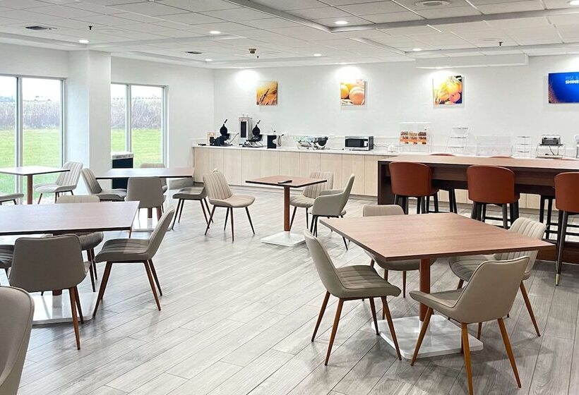 בית מלון כפרי Comfort Inn & Suites