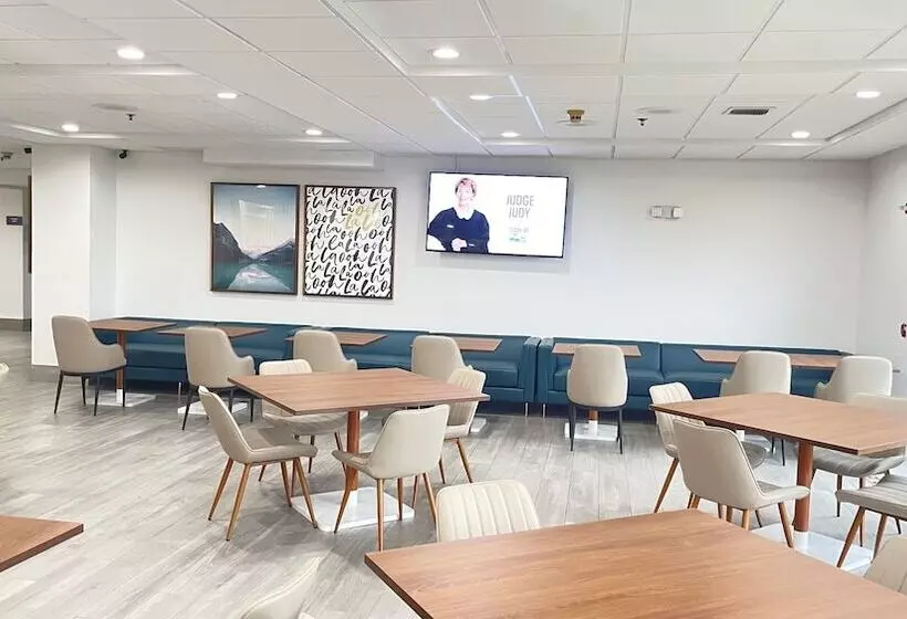 ホテル Comfort Inn & Suites