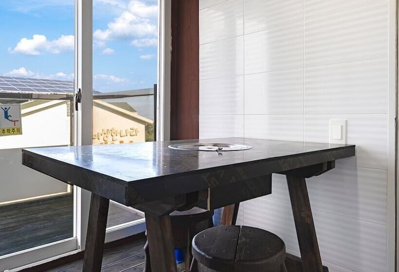 Gyeongju Jullietapoolvilla&kidspension