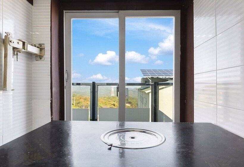 Gyeongju Jullietapoolvilla&kidspension