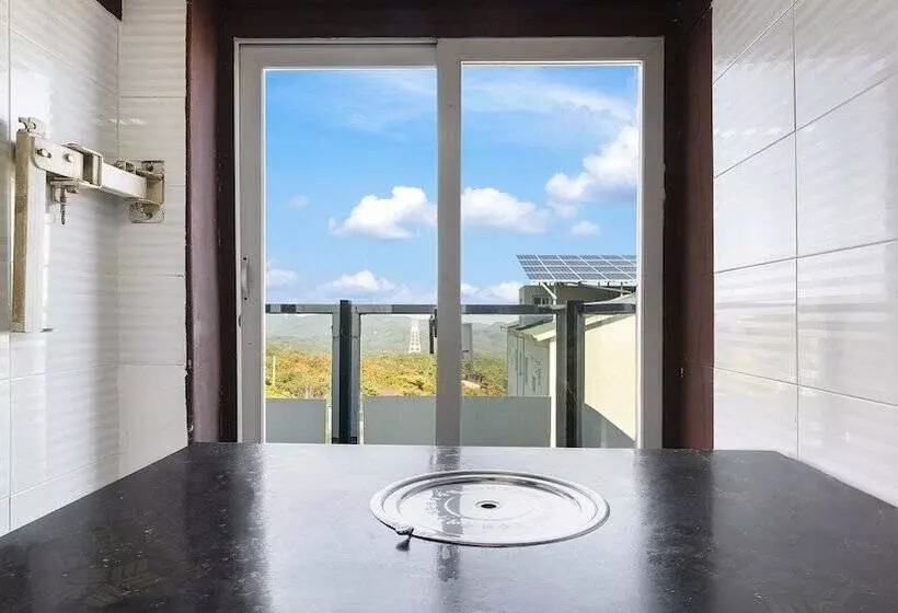 Gyeongju Jullietapoolvilla&kidspension