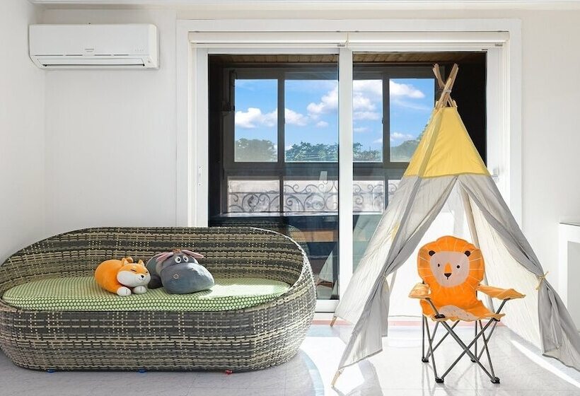 Gyeongju Jullietapoolvilla&kidspension