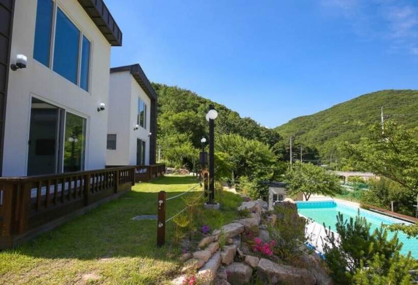 Gyeongju Sannae High1 Pension