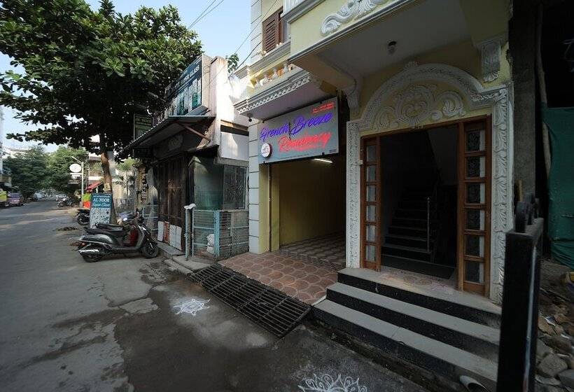 호텔 French Breeze Residency