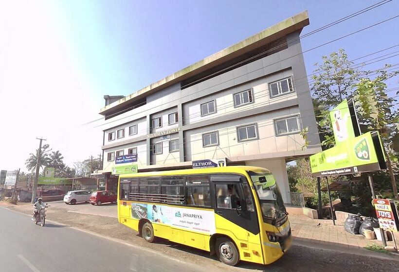 ホテル Keerthana Inn