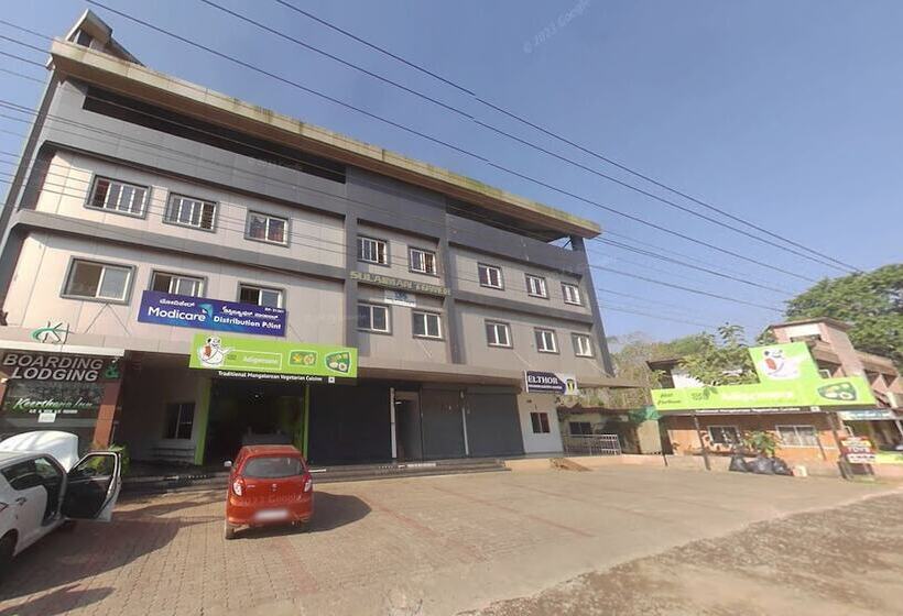 ホテル Keerthana Inn