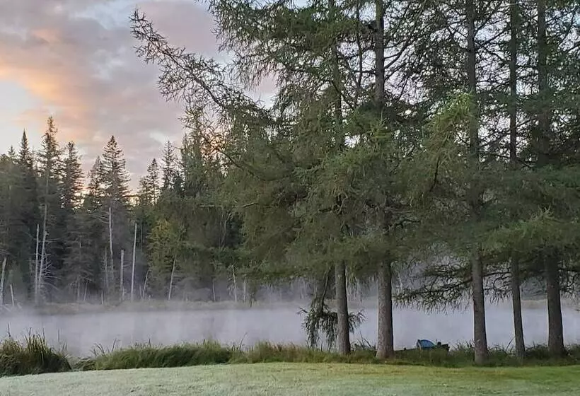 Hotelli Ladd Pond Cabins And Campground, Llc