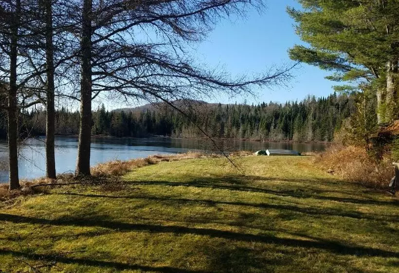 Hotelli Ladd Pond Cabins And Campground, Llc