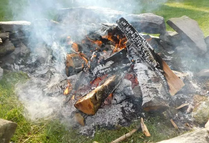 Hotelli Ladd Pond Cabins And Campground, Llc