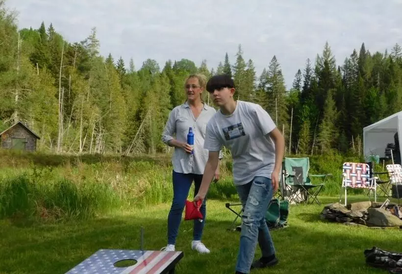 Hotelli Ladd Pond Cabins And Campground, Llc