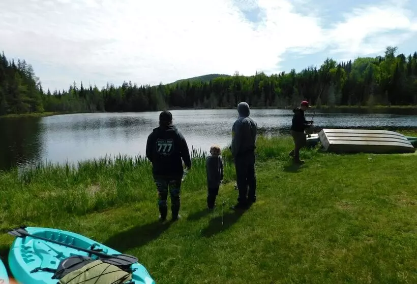 Hotelli Ladd Pond Cabins And Campground, Llc