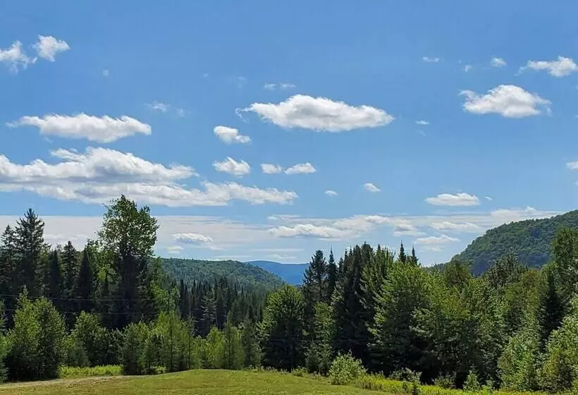 Hotelli Ladd Pond Cabins And Campground, Llc