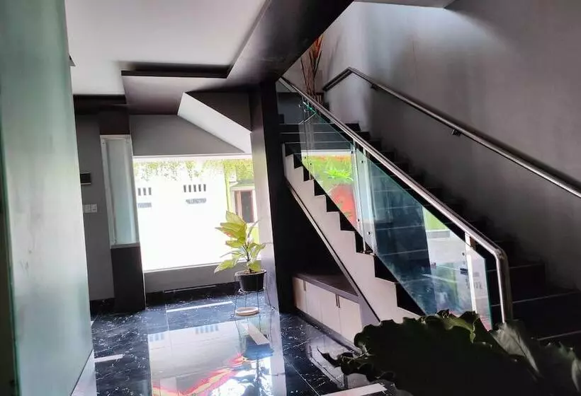 Hotel Lonari