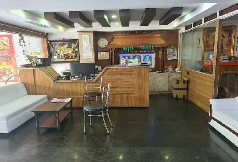 בית מלון כפרי Nadaradjane Residency