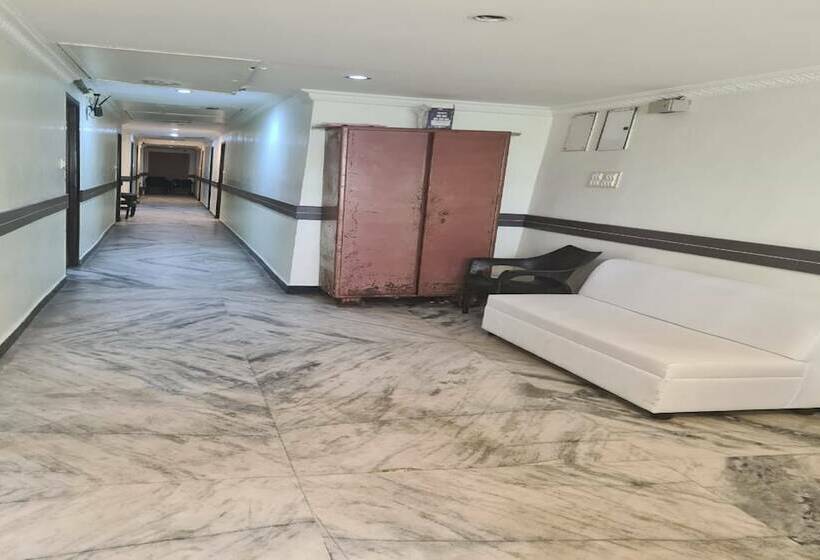 בית מלון כפרי Nadaradjane Residency