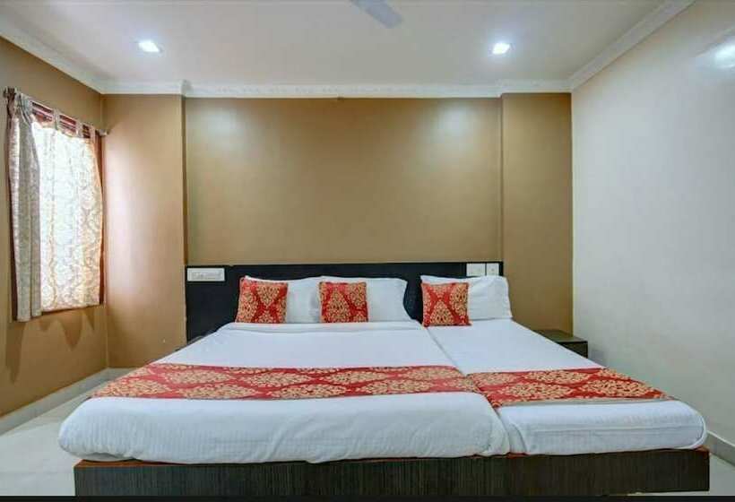 בית מלון כפרי Nadaradjane Residency