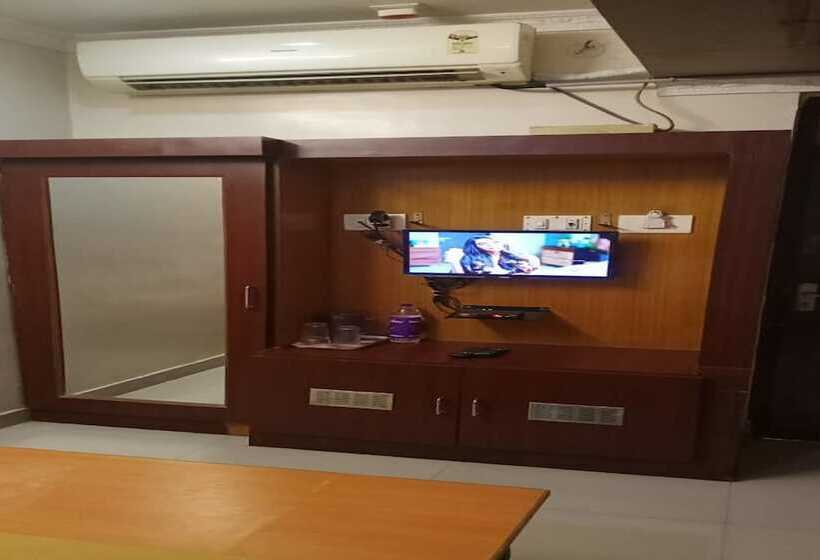 בית מלון כפרי Nadaradjane Residency