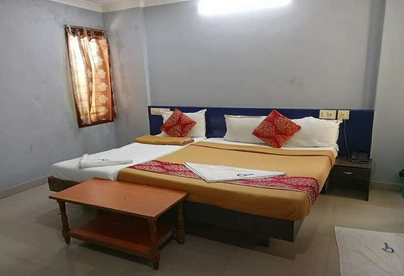 בית מלון כפרי Nadaradjane Residency