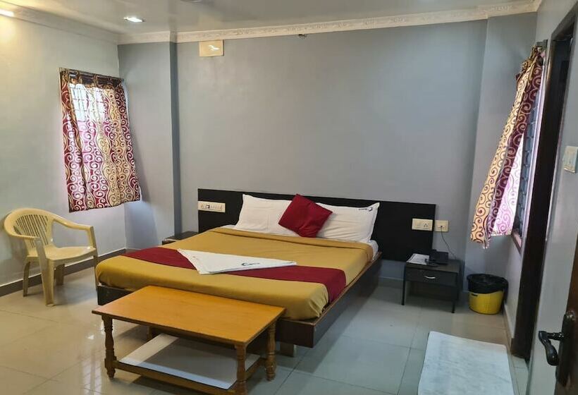 בית מלון כפרי Nadaradjane Residency