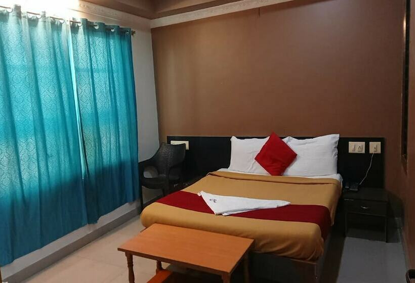 בית מלון כפרי Nadaradjane Residency