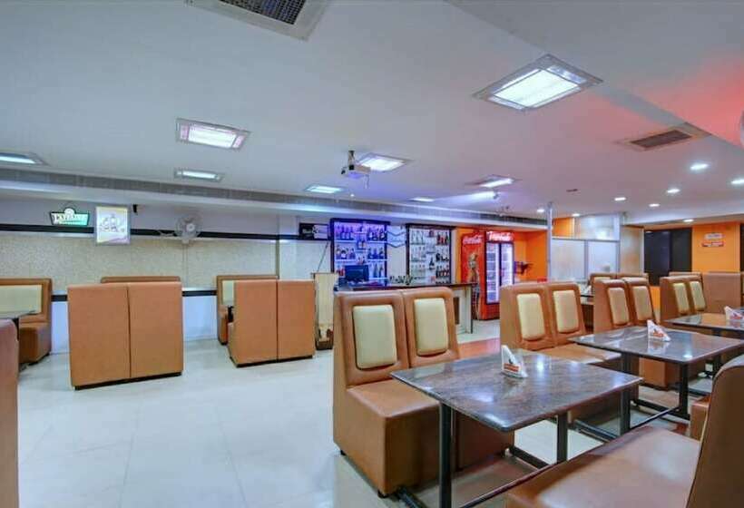 בית מלון כפרי Nadaradjane Residency