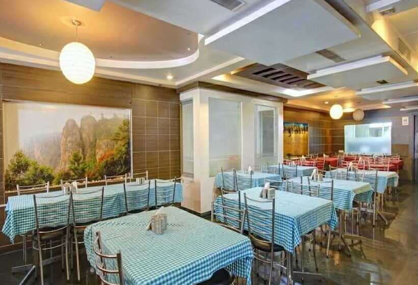 בית מלון כפרי Nadaradjane Residency