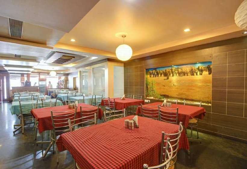 בית מלון כפרי Nadaradjane Residency