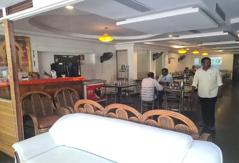 בית מלון כפרי Nadaradjane Residency