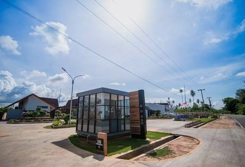 Hotelli One Of A Kind Resort At Trikora Beach