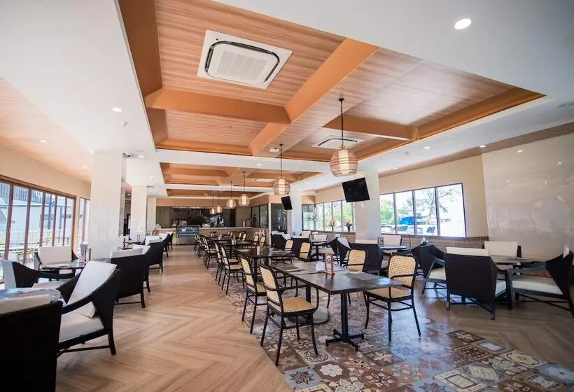 Hotelli One Of A Kind Resort At Trikora Beach