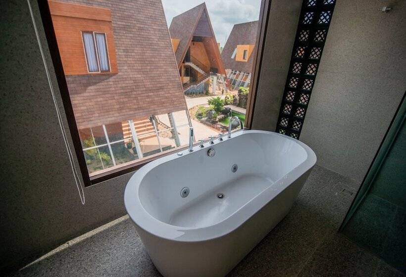 בית מלון כפרי One Of A Kind Resort At Trikora Beach